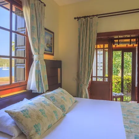 达坲迪尔别墅酒店 3* 费特希耶