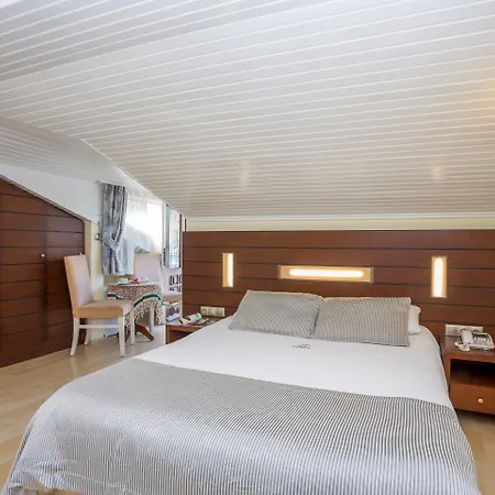 Daffodil Hotel 3*